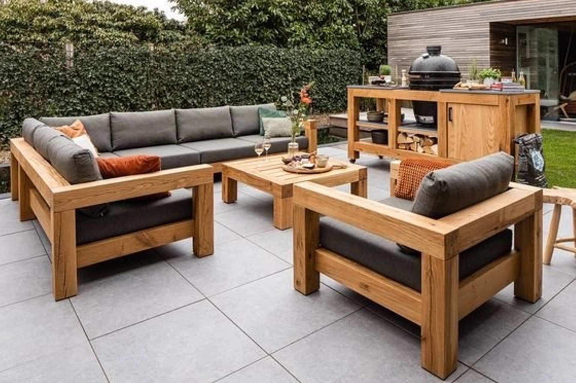 Садовая мебель: столы, стулья и скамейки для комфортного отдыха на природе