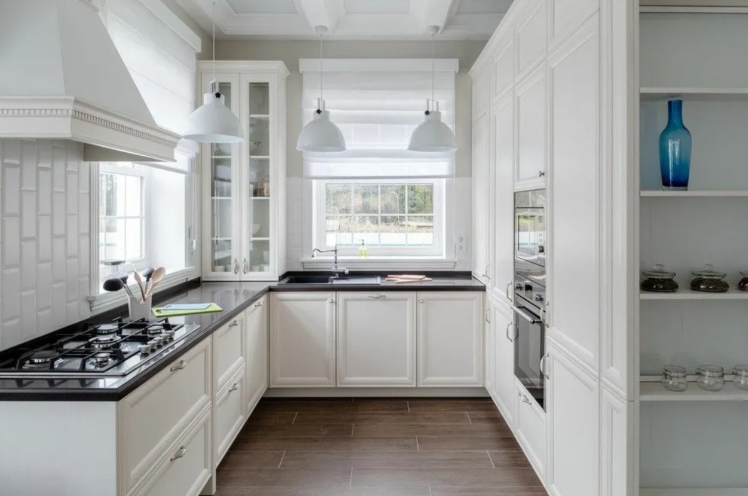 Кухонный гарнитур для большой квартиры: роскошь пространства и функциональность