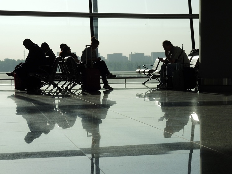 В Абу-Даби гремят взрывы в районе главного аэропорта