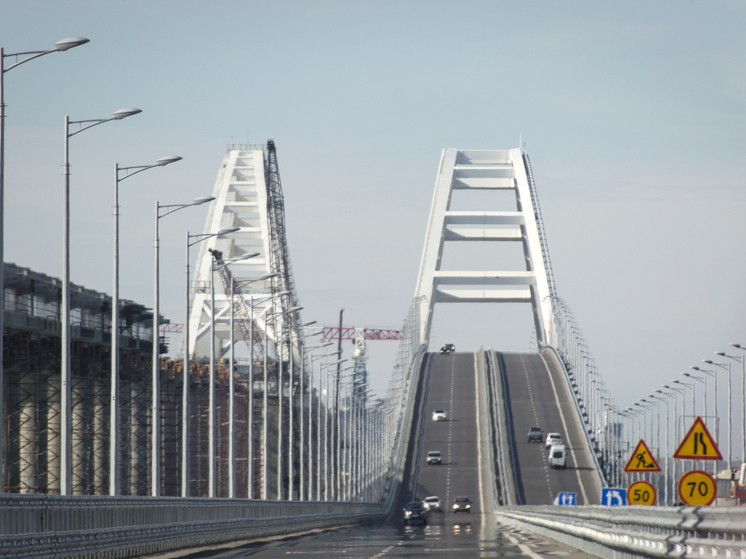 Движение по Крымскому мосту возобновлено после часовой остановки