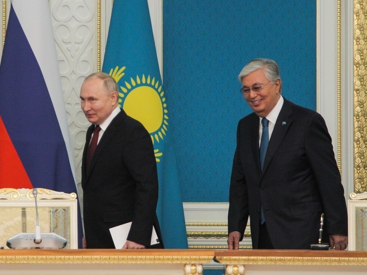 Путин и Токаев провели переговоры на форуме в Омске
